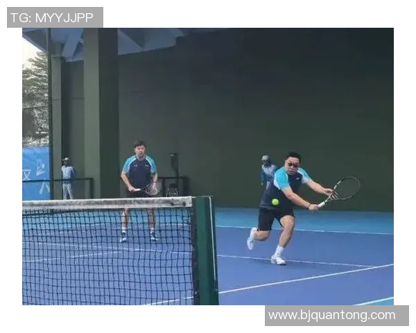 上海网球队在大师赛中的灵活应变能力展现出色表现 上海网球队在大师赛中的灵活应变能力展现出色表现